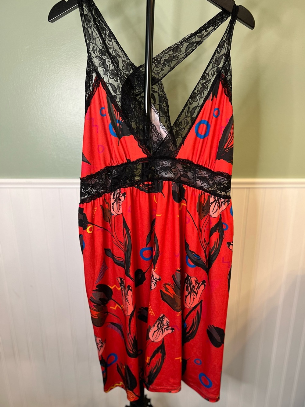 Jenize Red Floral Lace-Trim Chemise Nightgown. Size 2XL
